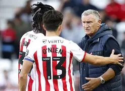 亚博体育 -德罗巴裁判吹哨继续进攻吃牌的视频